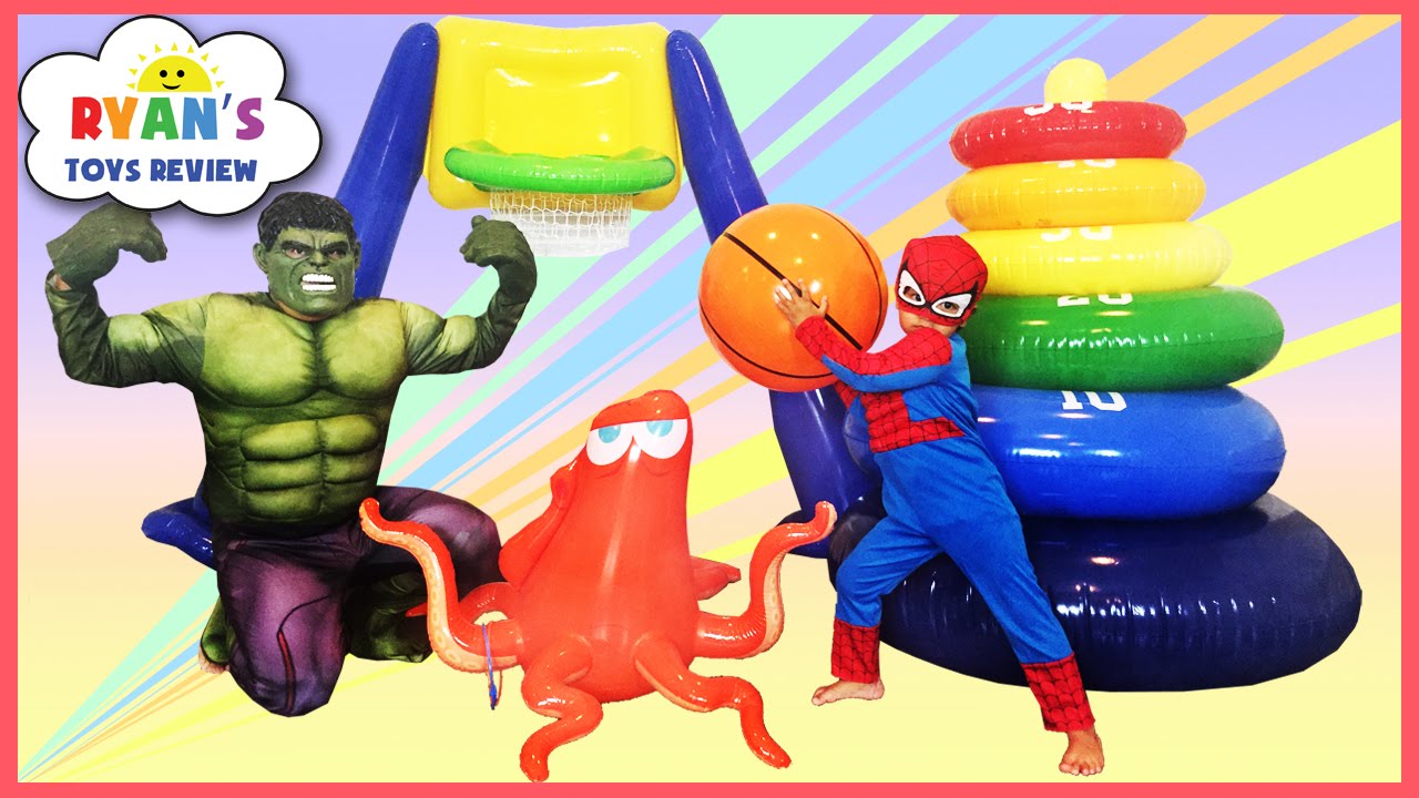 Giant Inflatable Toys Spiderman vs The Hulk IRL Ring Toss Basketball game challenge Egg Surprise Toy