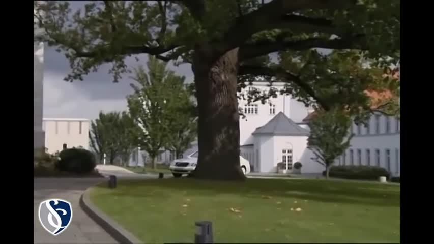 Luxury Car [Maybach Landaulet] - Best Supercar In The World