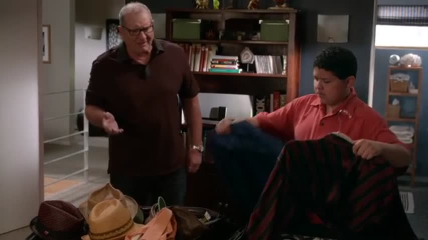 Modern Family - Season 5 Episode 1 - Suddenly, Last Summer