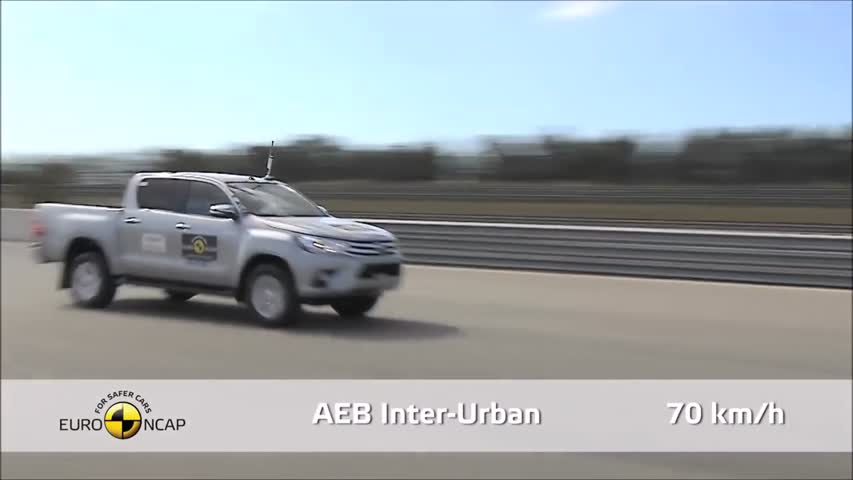 2016 Toyota Hilux - Crash Test