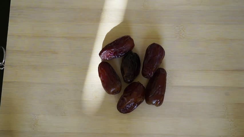 How to Grow Dates from Seed! 
