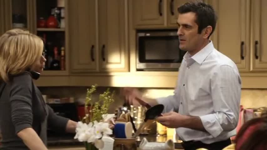 Modern Family - Season 2 Episode 17 - Two Monkeys and a Panda