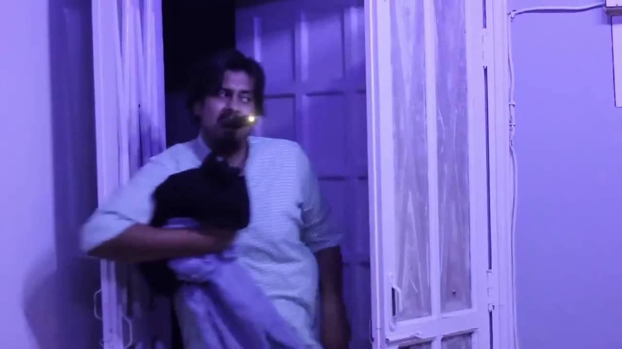 Bekaar Vines   Going to the roof at night be like