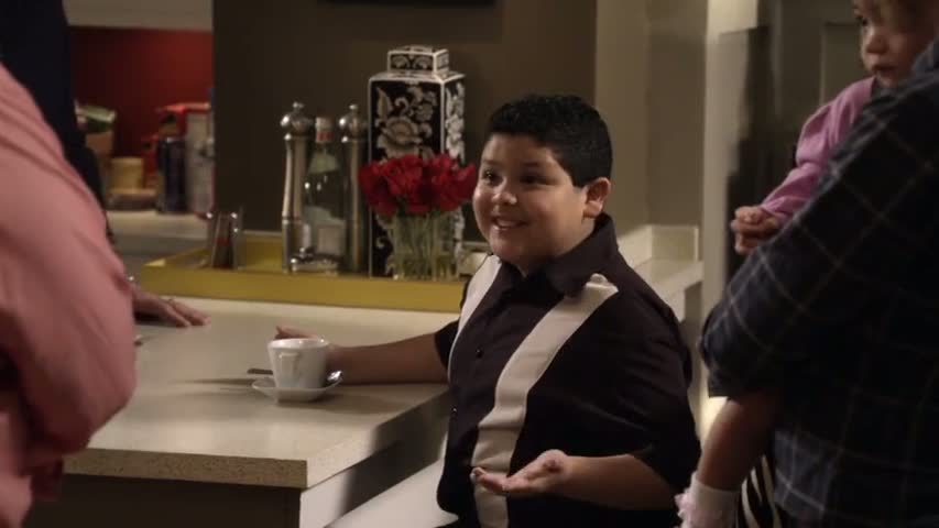 Modern Family - Season 2 Episode 20 - Someone to Watch Over Lily