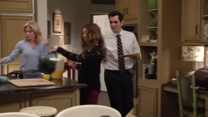 Modern Family - Season 4 Episode 10 - Diamond in the Rough