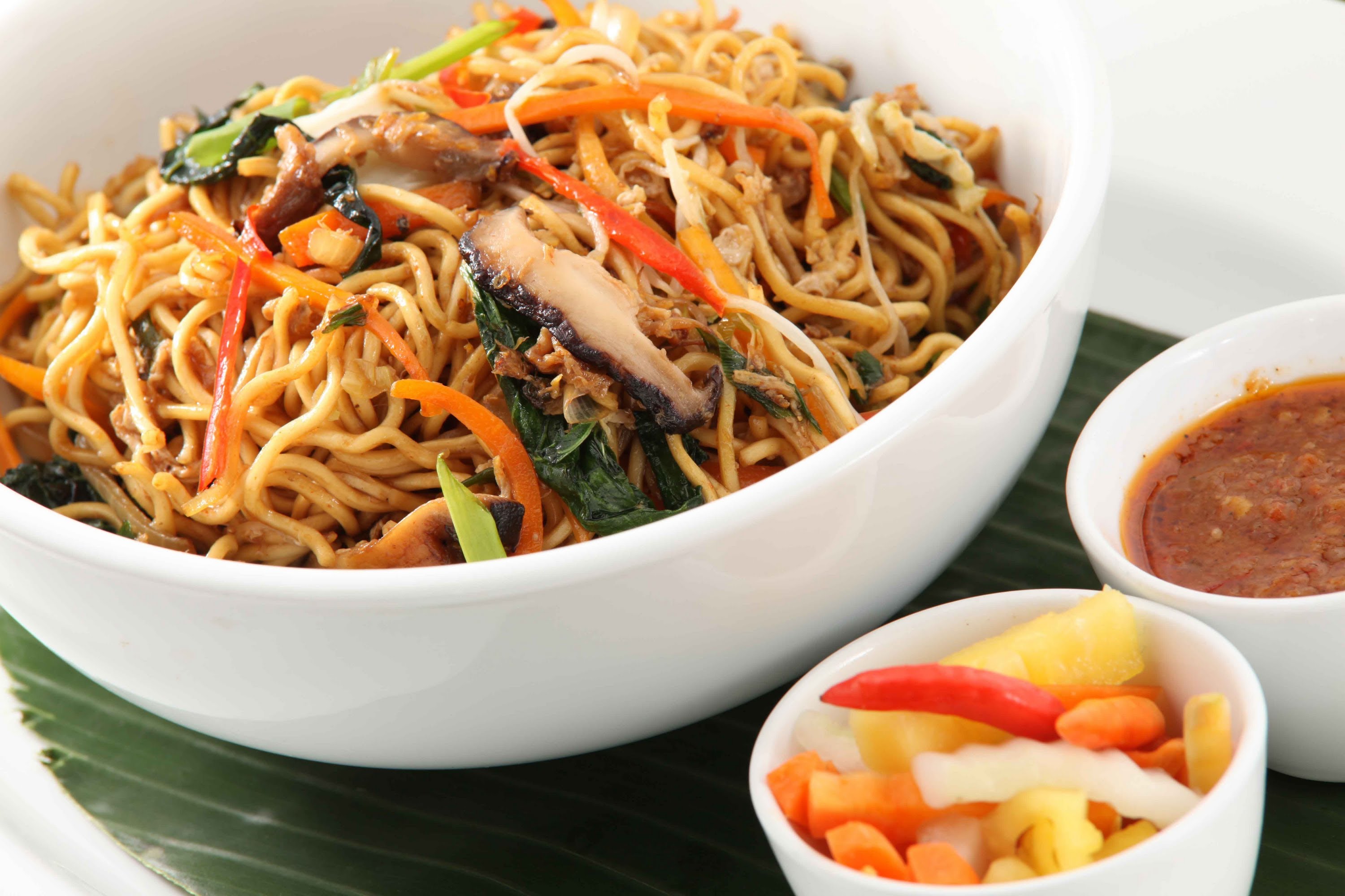 Vegetable Hakka Noodles by Sanjeev Kapoor