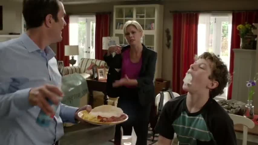 Modern Family - Season 5 Episode 2 - First Days