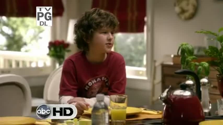  Modern Family - Season 1 Episode 14 - Moon Landing