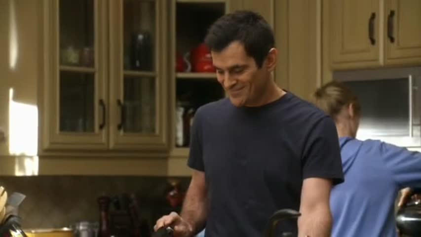 Modern Family - Season 1 Episode 14 - Moon Landing