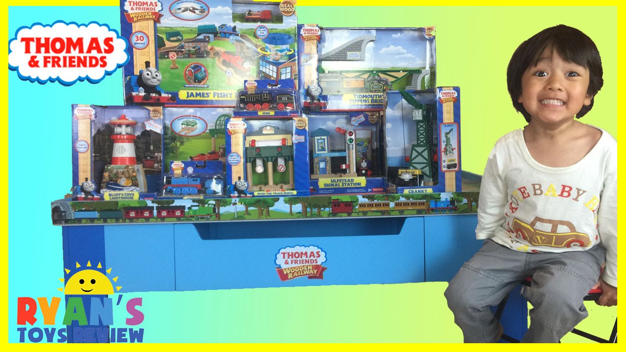 Thomas and Friends Wooden Railway Grow With Me Play Table toy trains for kids James' Fishy Delivery