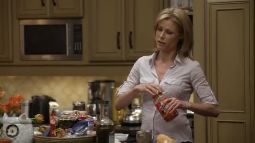 Modern Family - Season 1 Episode 19 - Game Changer