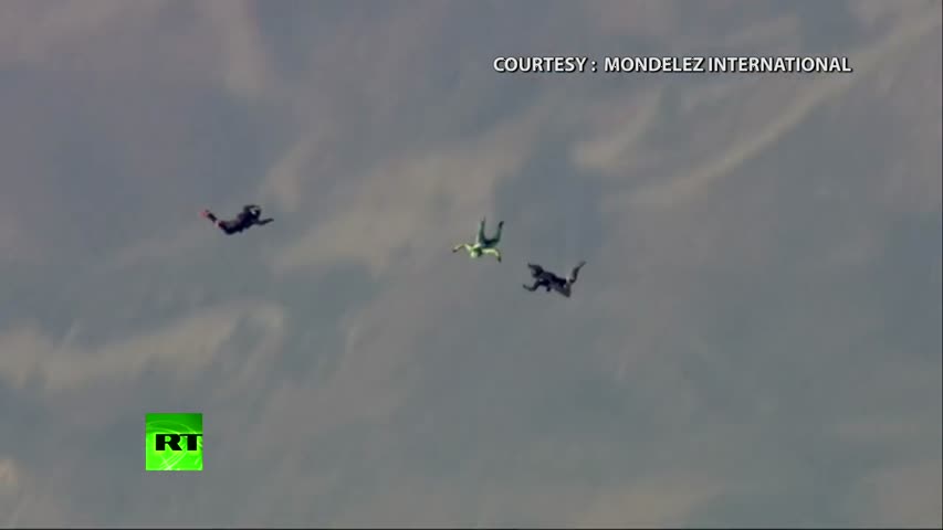 Heaven Sent: Skydiver Luke Aikins jumps 25000 feet without parachute
