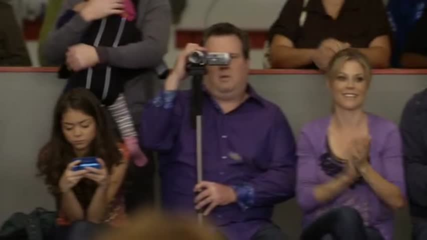 Modern Family - Season 1 Episode 7 - En Garde