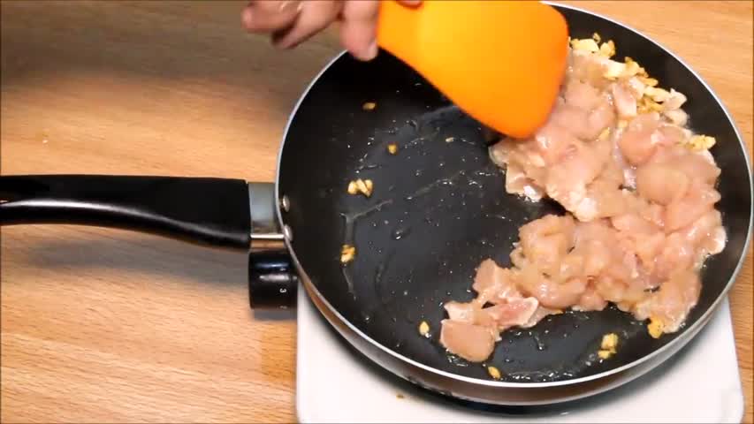 How To Make Chicken Tikka Pizza at Home