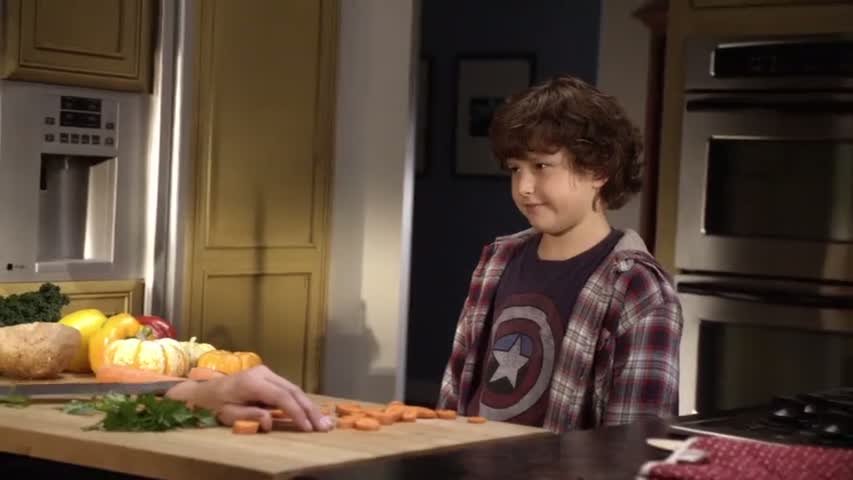  Modern Family - Season 2 Episode 6 - Halloween