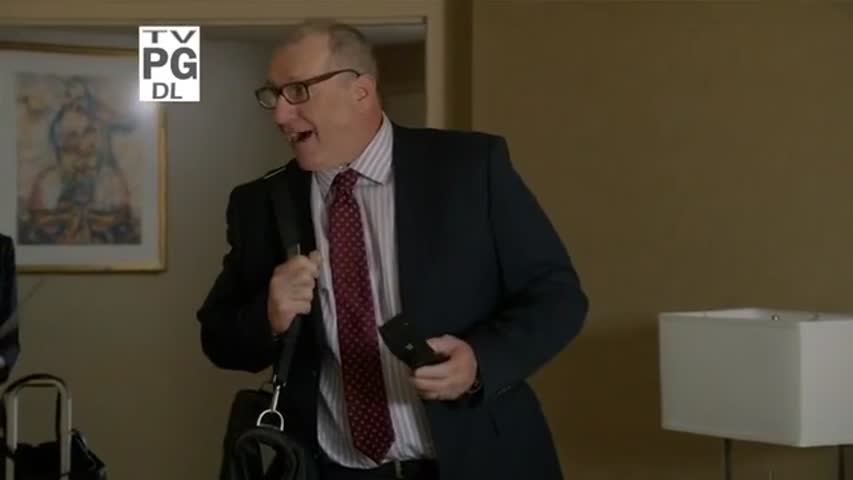 Modern Family - Season 5 Episode 8 - ClosetCon '13