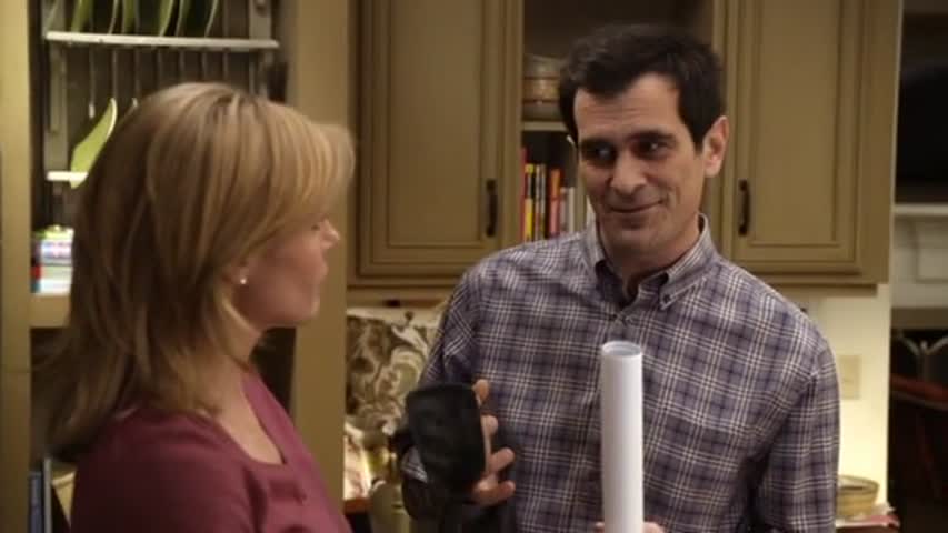 Modern Family - Season 2 Episode 19 - The Musical Man