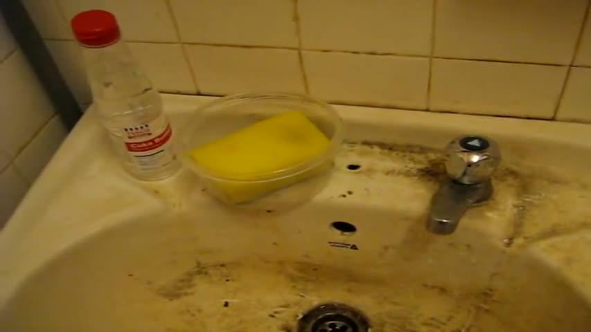 Clean Very Dirty Ugly Bathroom Basin Sink Fast with Vinegar in a Green way 