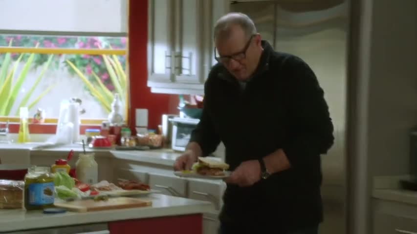 Modern Family - Season 5 Episode 22 - Message Received