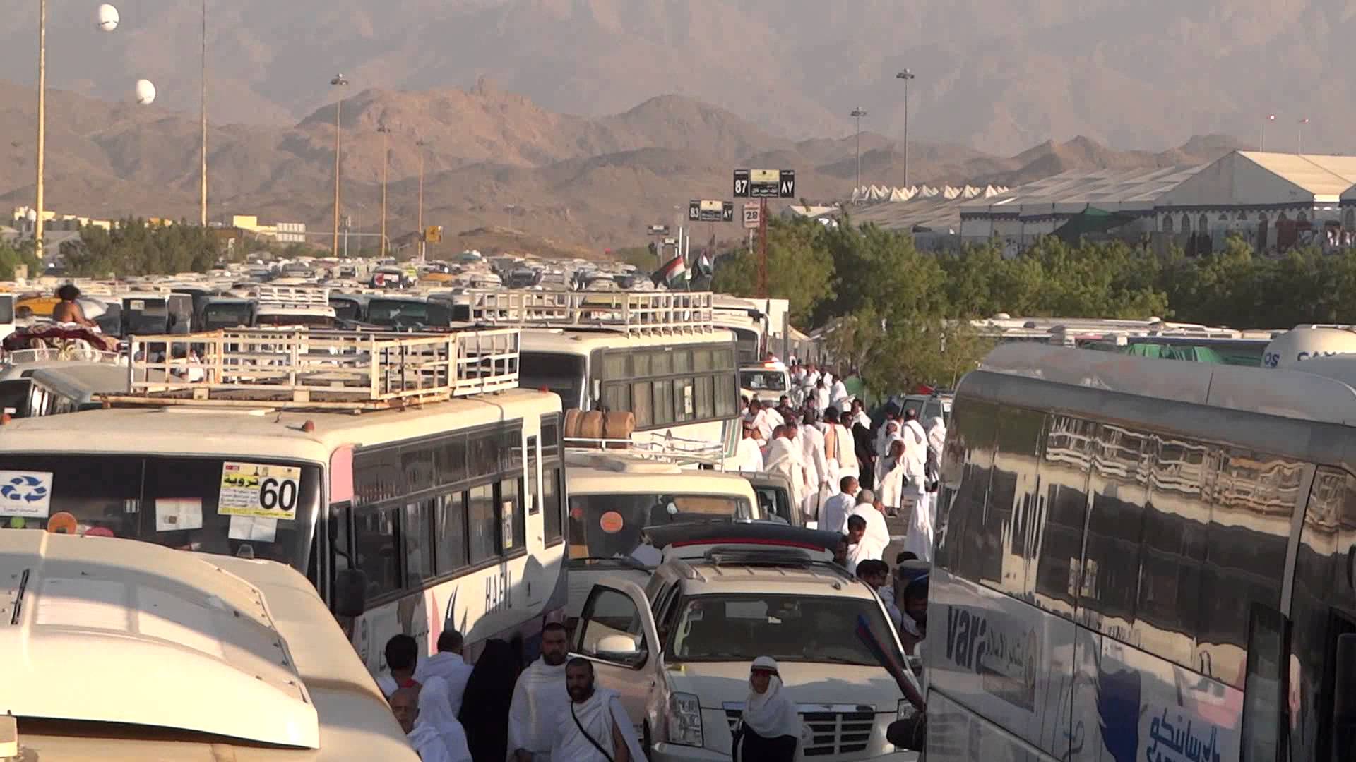 busies ready for going arfat to mozalifa hajj 1432  عرفات الحج