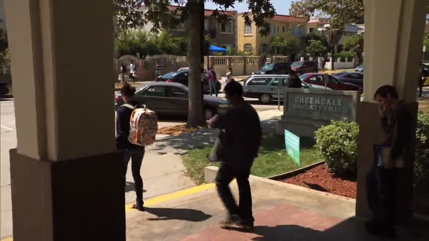 Community - Season 2 Episode 2 - Accounting for Lawyers