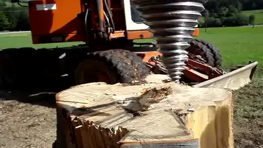 Kegelspalter / Langholzspalter / Holzspalten / Holzspalter / Drillkegel / Wood / Log / Splitter