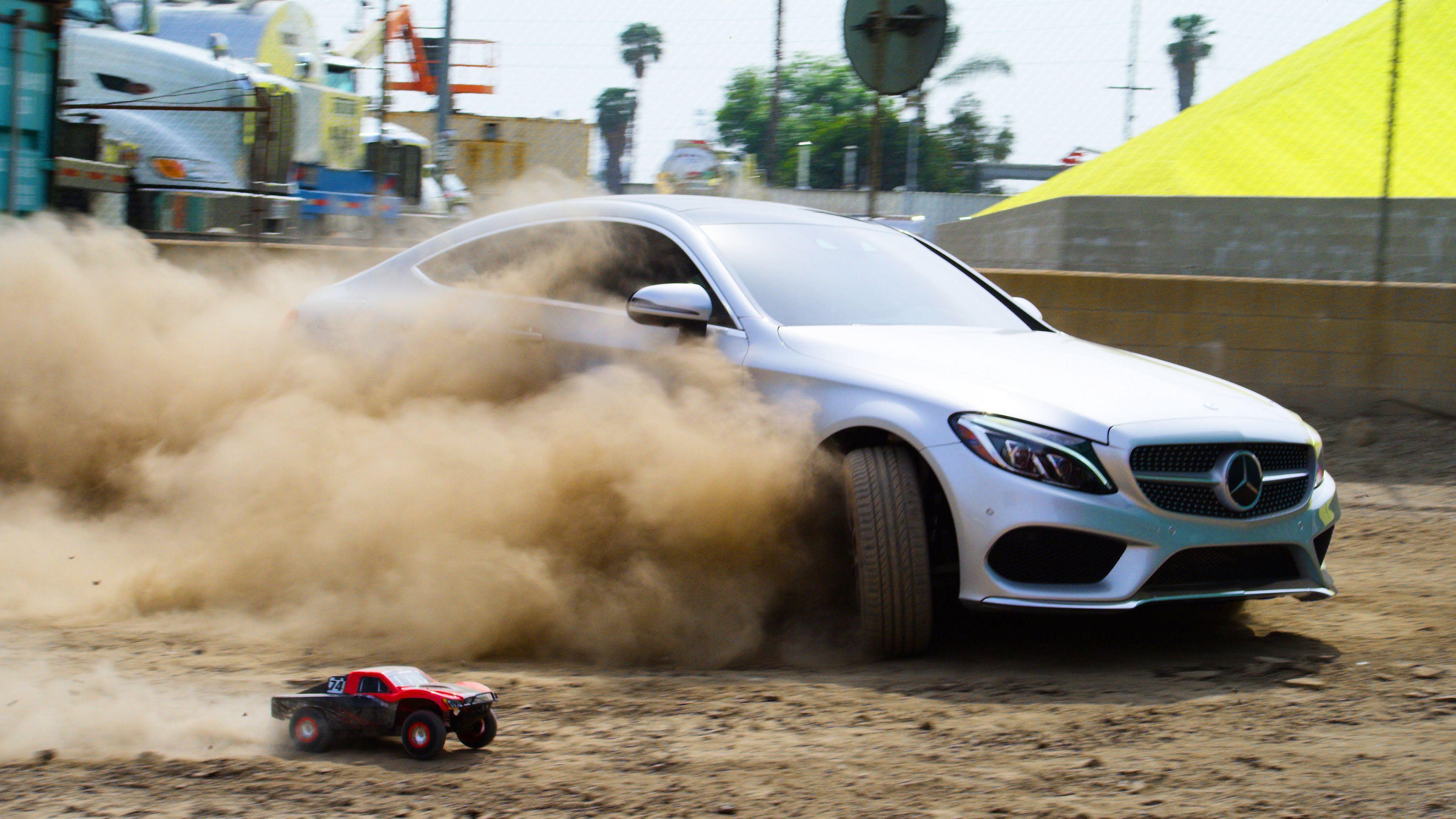 Parkour vs RC Car vs C-Class Coupe - The Ultimate Race!