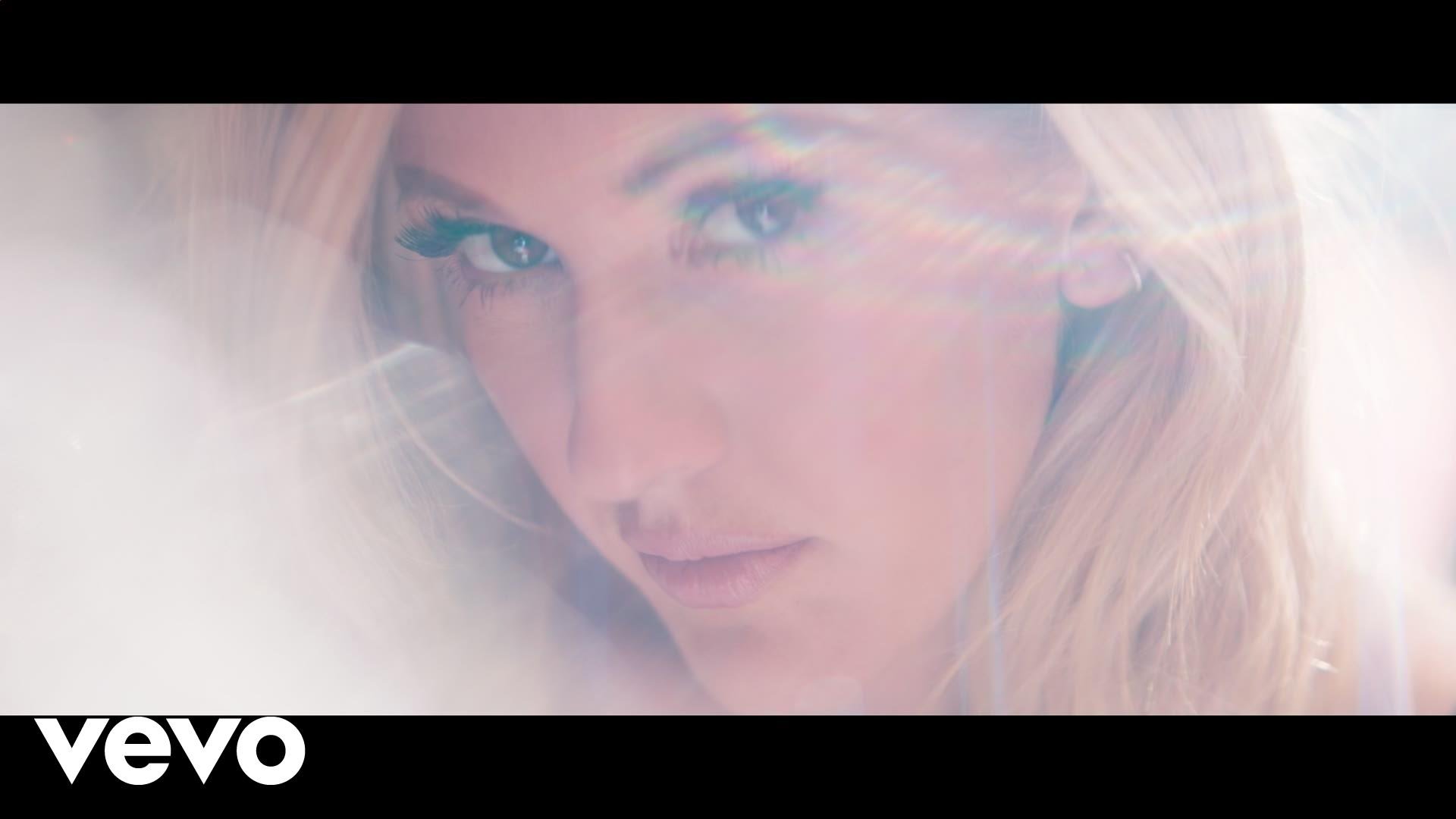 Ellie Goulding - Love Me Like You Do (Official Video)