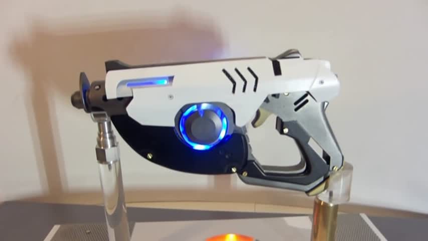 OVERWATCH becomes reality: Tracer Pulse Gun (fully functional )