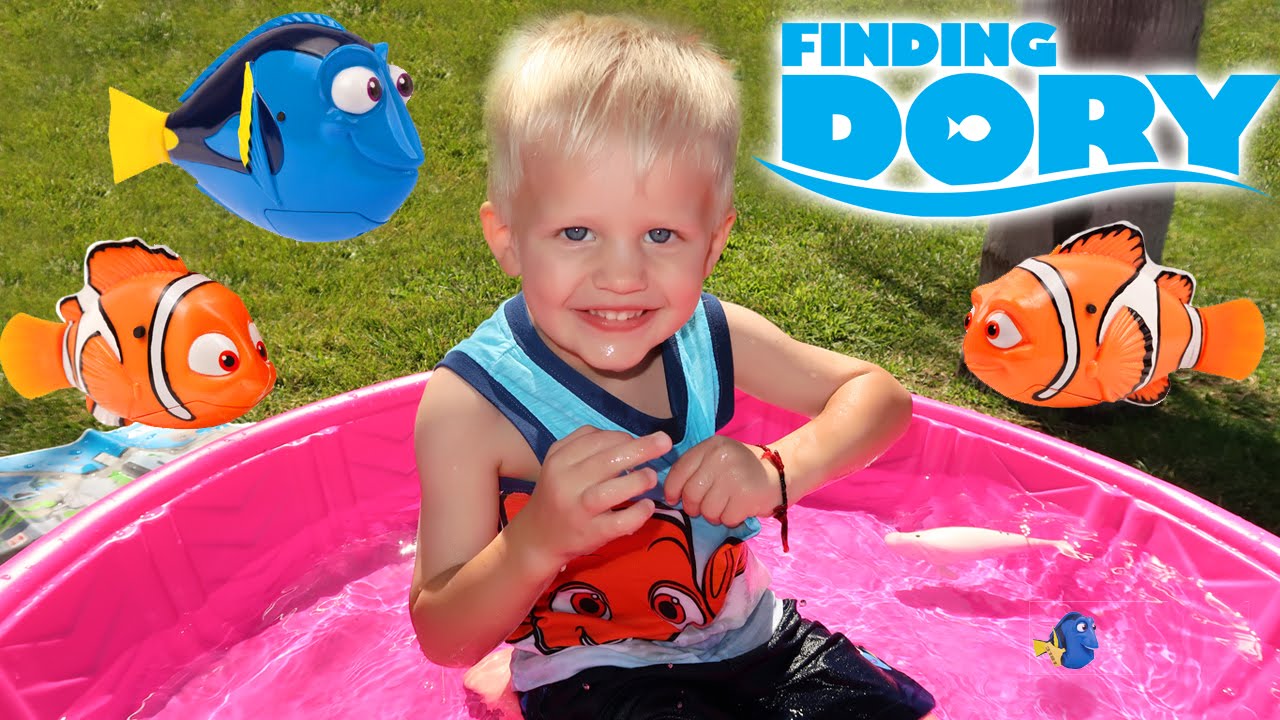 Finding Nemo & Dory Water Toys Playtime