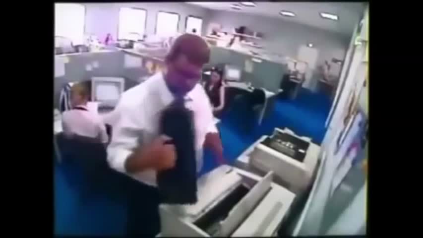 Esto es lo que pasa cuando las personas pierden el control en la oficina