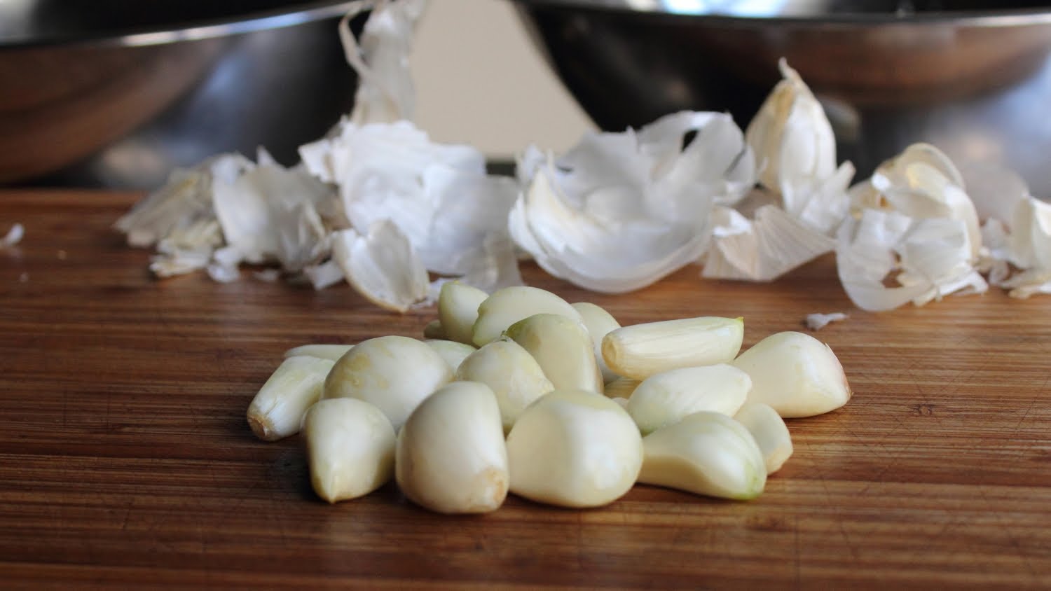 Ultimate Garlic Peeling Trick -- How to Peel 20 Cloves in 20 Seconds!