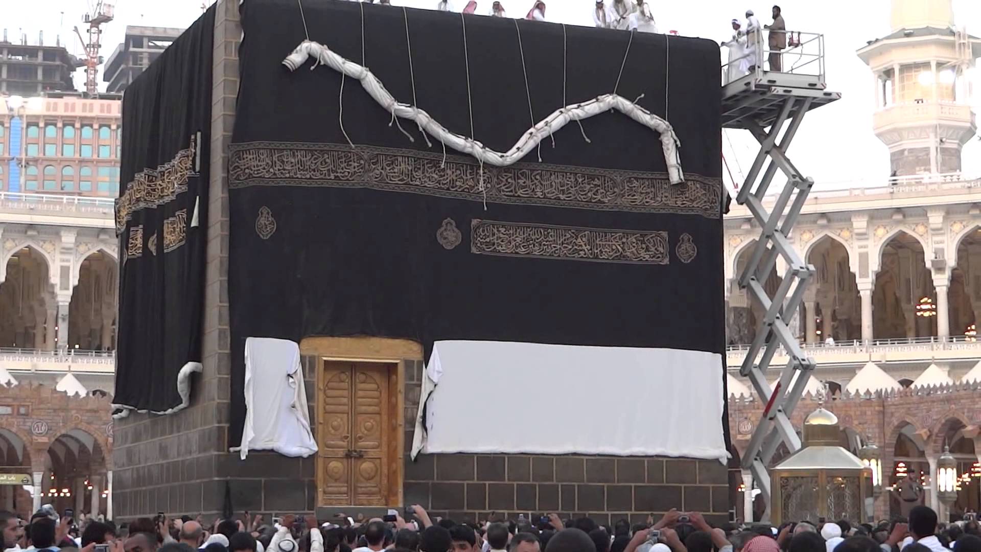ghilaf kaaba changing 2012