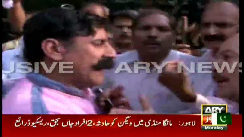 Gullu Butt's brother storms PML-N leader's press conference