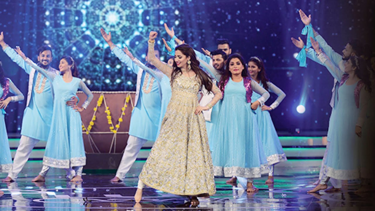 Mahira Khan Dance Performance at 15th Lux Style Awards 2016