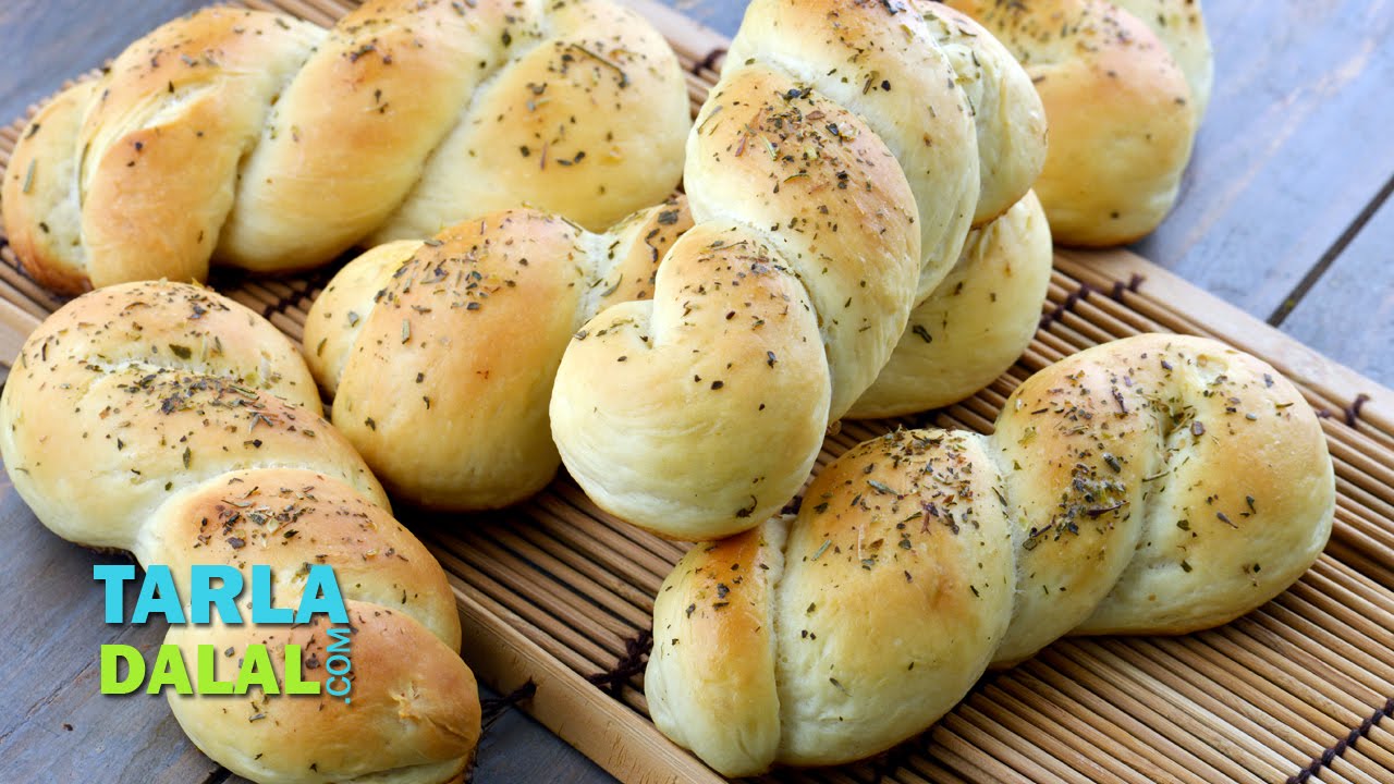 Dinner Rolls, Eggless Rolls with Yeast by Tarla Dalal