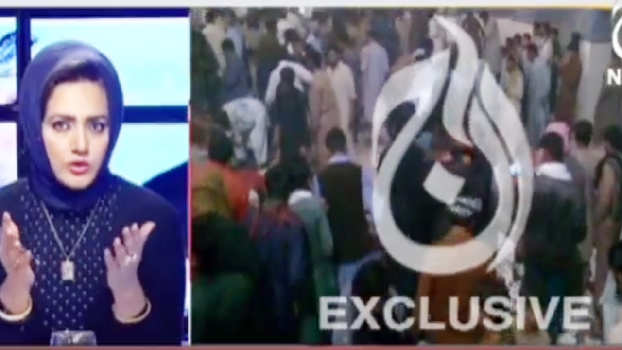 Lal Shehzab Qalandar Shrine Attacked - Faisla Aap Ka - 16 February 2017 | Aaj News