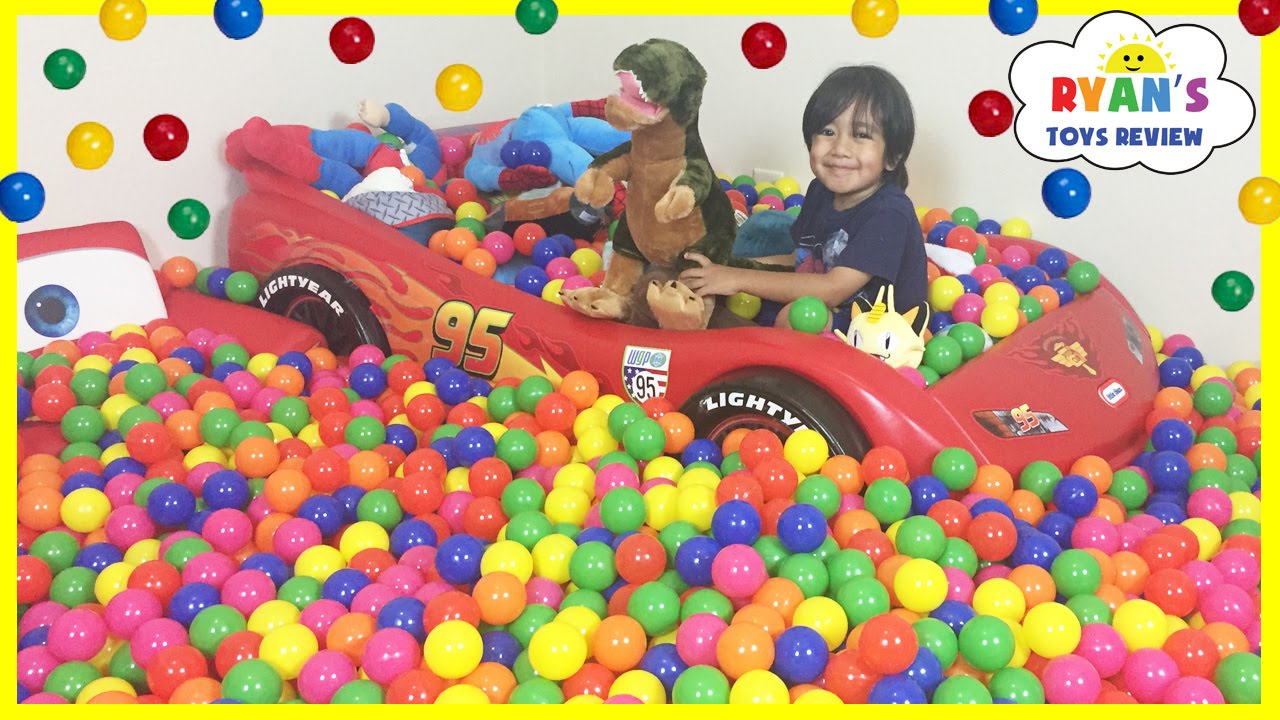 BALL PIT SURPRISE Family Fun Building Ball Pit in our house with Toys for Kids Indoor Activites