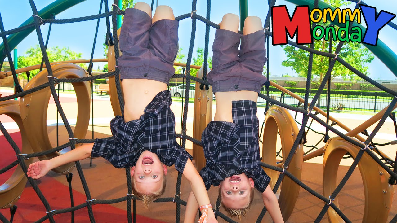 First Vidcon!! PARTY BUS, Park, and CANDY Galore!! || Mommy Monday