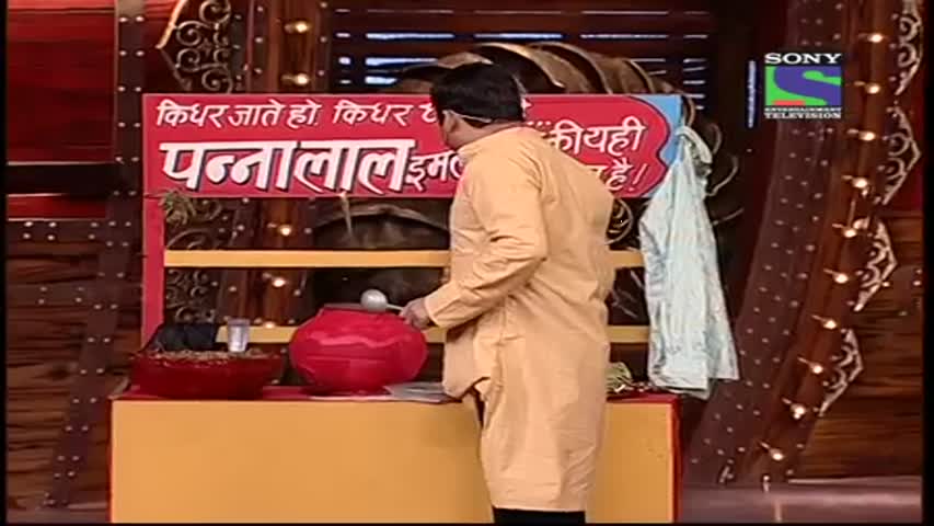 Kapil Sharma As Shopkeeper | Comedy Circus