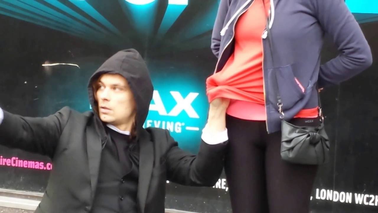 Amazing street magician in London