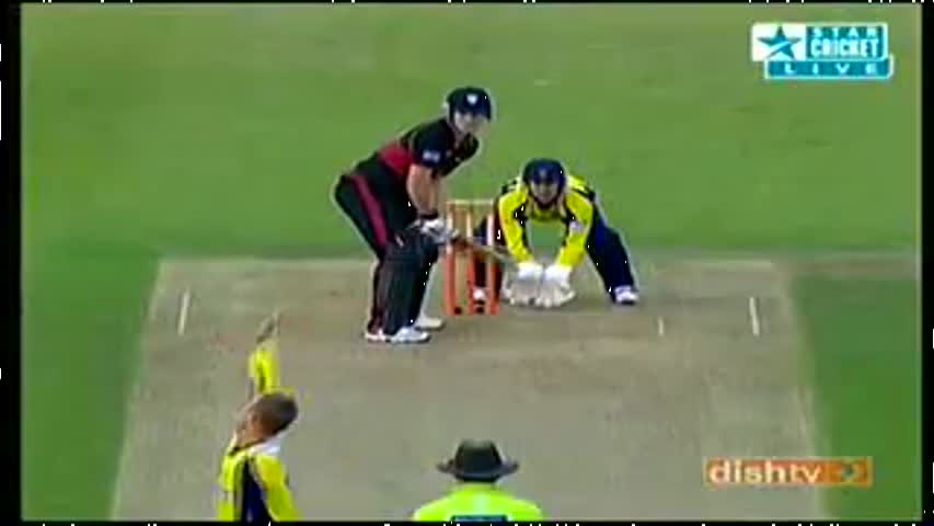 shahid afrdi da gr8 imran tahir and danny brigs bowling courtsy to star cricket.flv