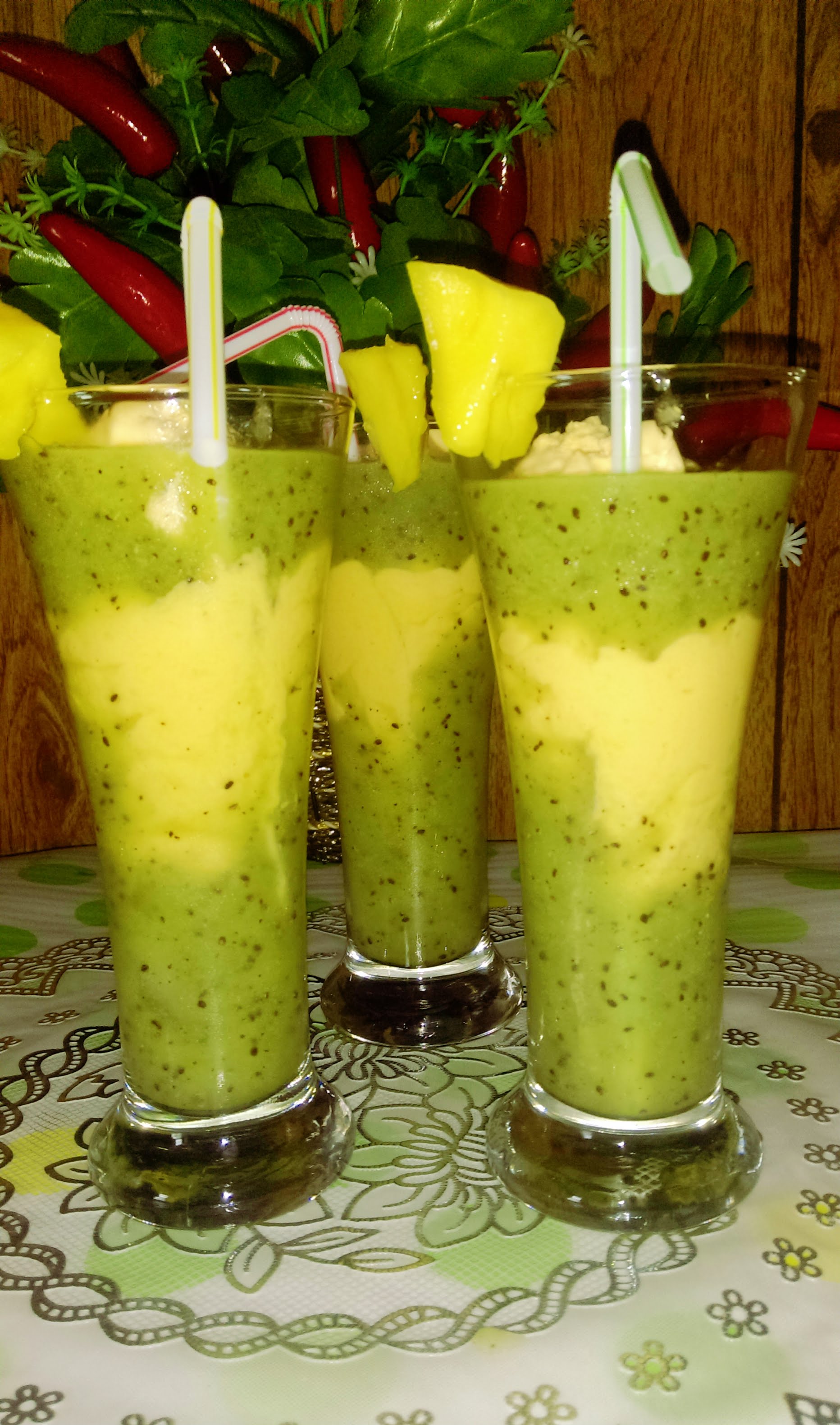 Mango Kiwi Smoothie | Farah's Cooking Diary