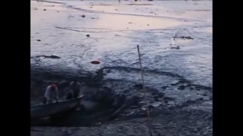 Represa se esvazia por falha em comportas e barco é sugado Franca (SP)