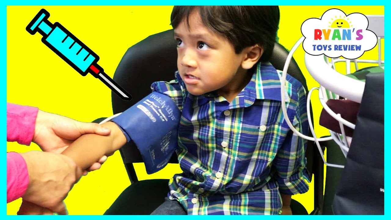 RYAN GOT HIS FLU SHOT Doctor Checkup Toy Hunt McDonald Happy Meal Toys EVERYDAY WITH RYAN TOYSREVIEW