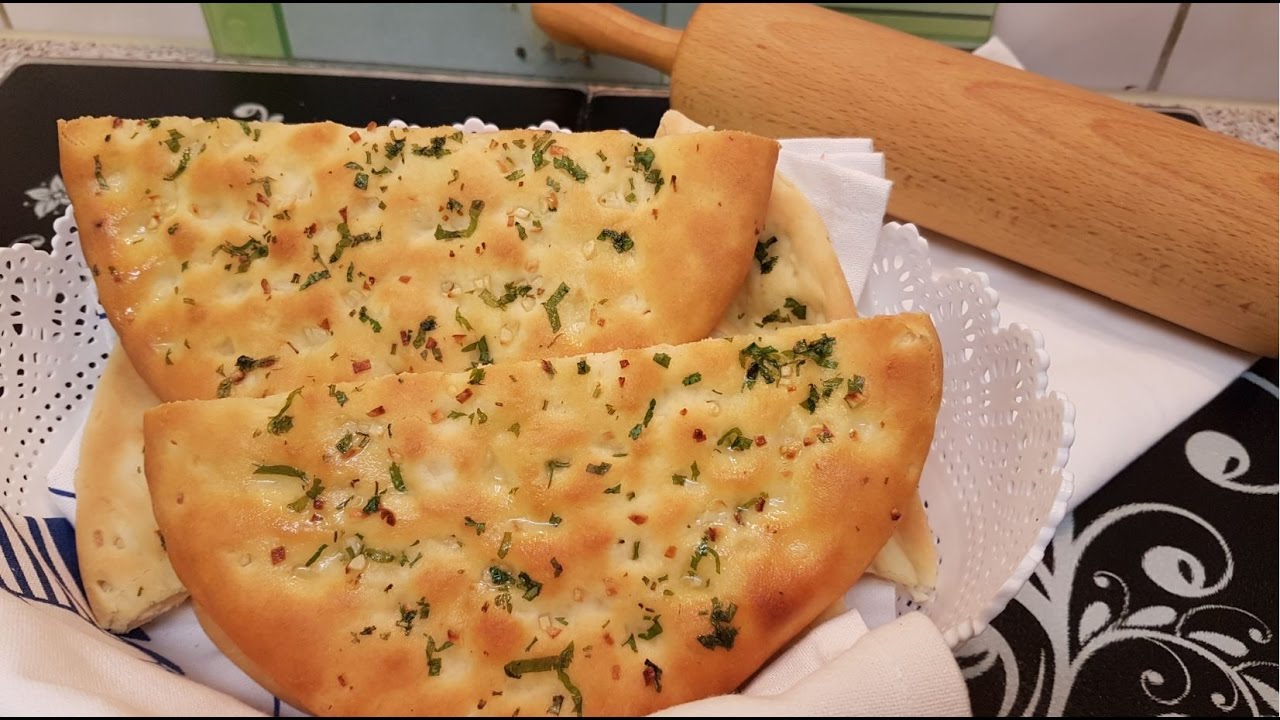 Garlic Naan گارلک نان / Cook With Saima