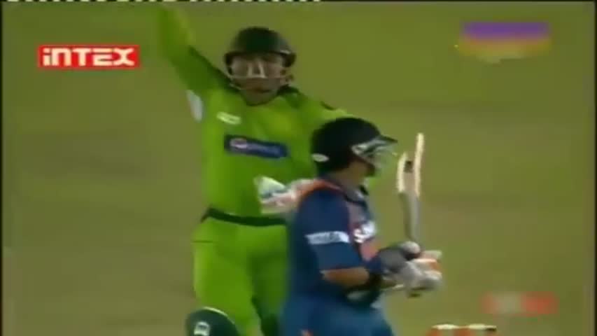 India vs Pakistan best match ever, Best cricket fight between india vs Pakistan