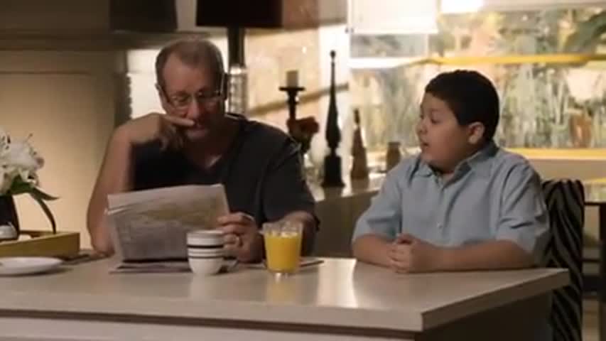  Modern Family - Season 2 Episode 18 - Boys' Night