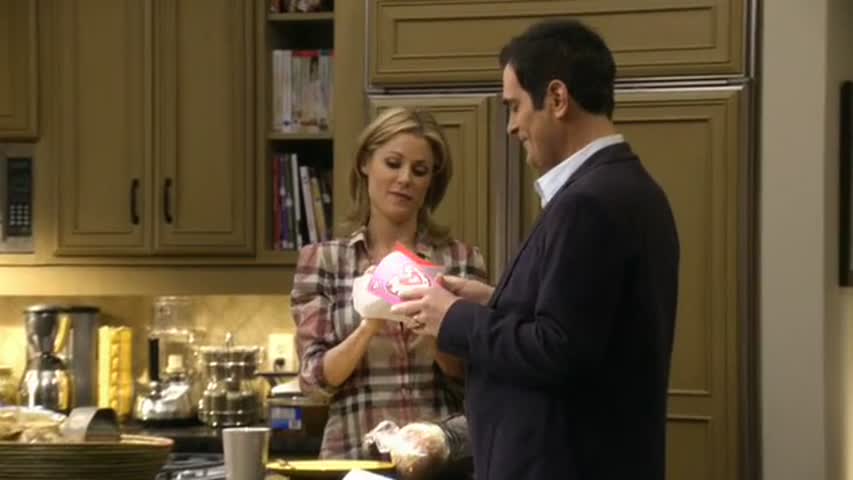 Modern Family - Season 1 Episode 15 - My Funky Valentine