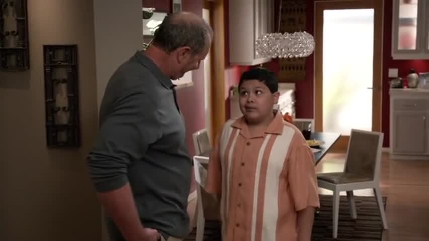 Modern Family - Season 4 Episode 1 - Bringing Up Baby